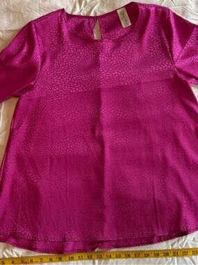 Acting Pro Magenta Short-Sleeve Keyhole Blouse